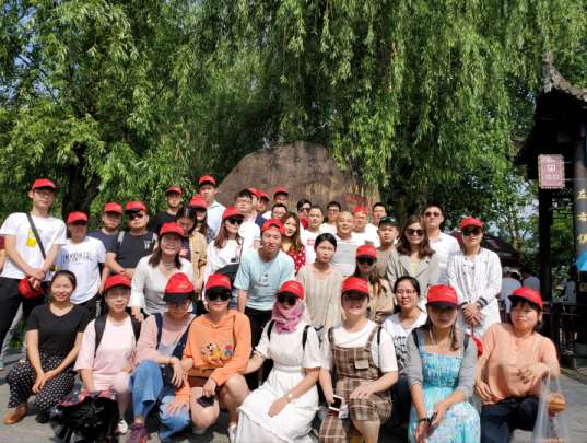 ���Ճ�(y��u)��ʿܛ�����޹�˾������c�F(tu��n)�����(d��ng)